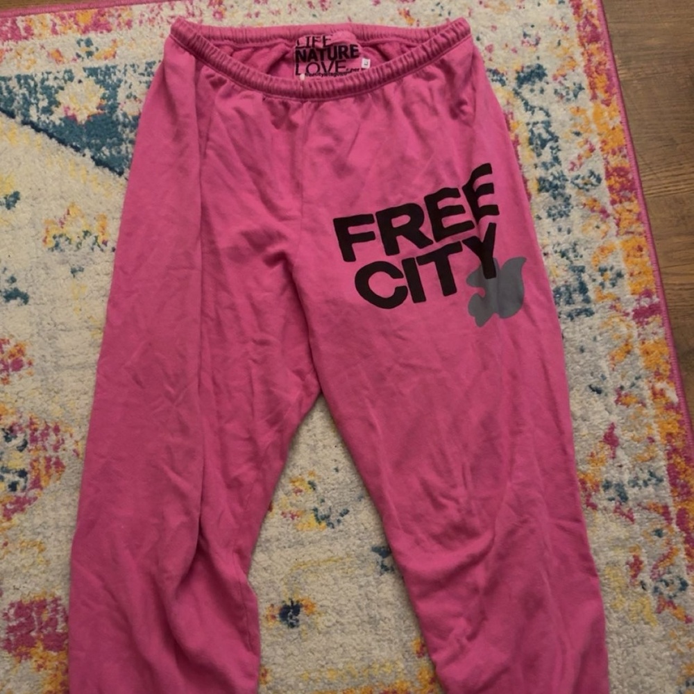 Hot pink Free City sweatpants